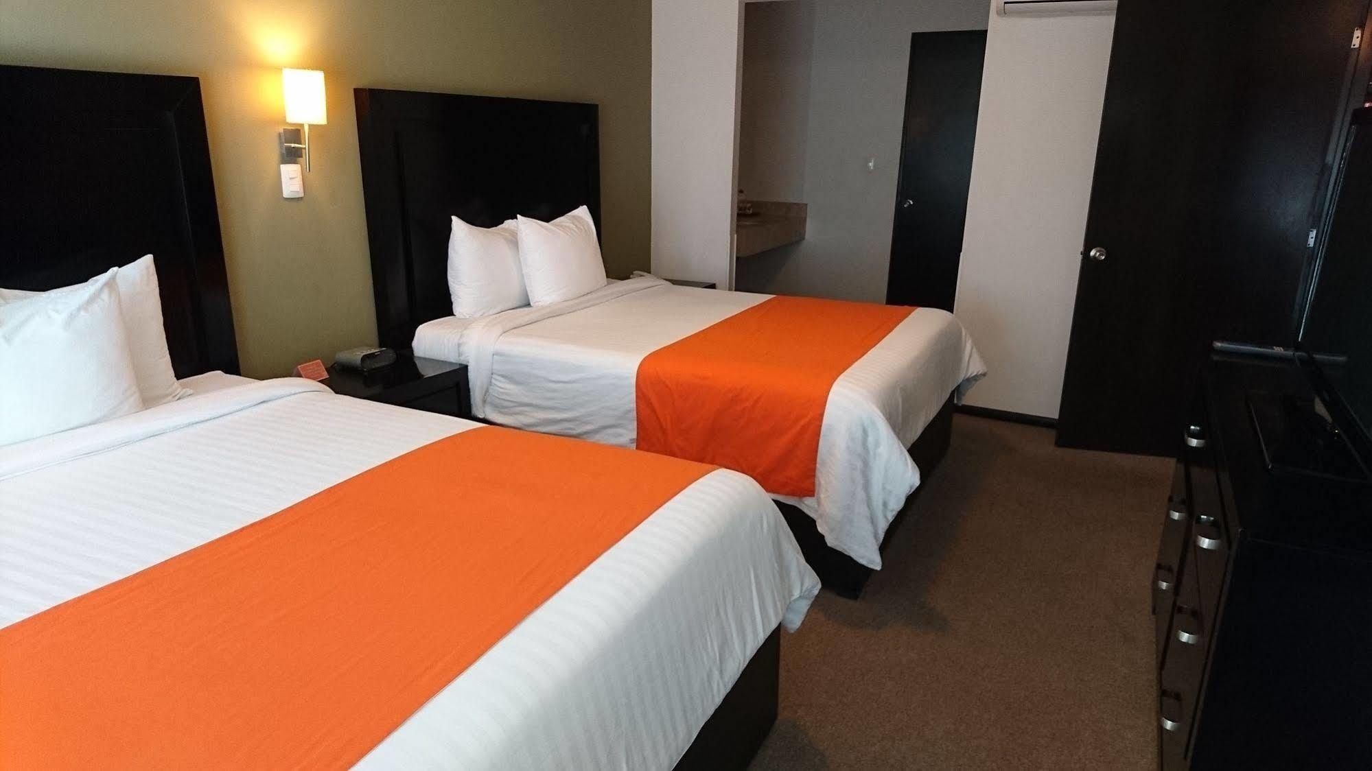 Hotel Nuvo Saltillo Exteriör bild